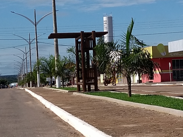 Avenida Presidente Vargas com novo visual, deixa Araguaiana mais linda e apaixonante!