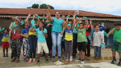 Escola Municipal Laura Vicunã realiza atividades recreativas com seus alunos em homenagem ao Dia da Criança