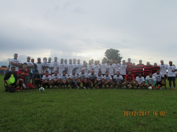 Evento de futebol solidário entre amigos beneficia famílias em Araguaiana
